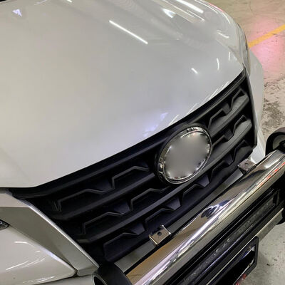 Customized Heavy Duty Stainless Steel Front Bumper Bull Bar for Hilux Tacoma Amarok Ranger